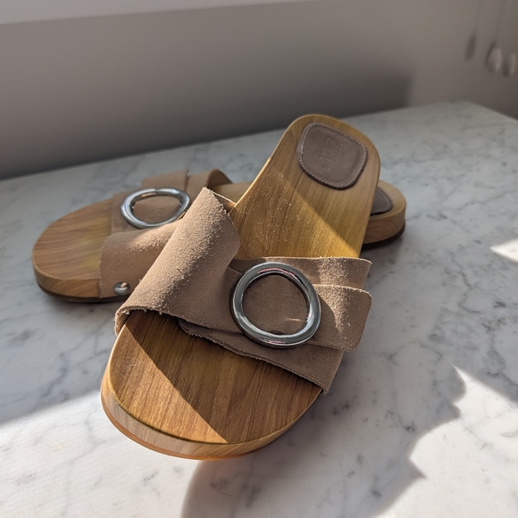 Zara Tan Slide Sandals with Silver Accents - Picture 4 of 8